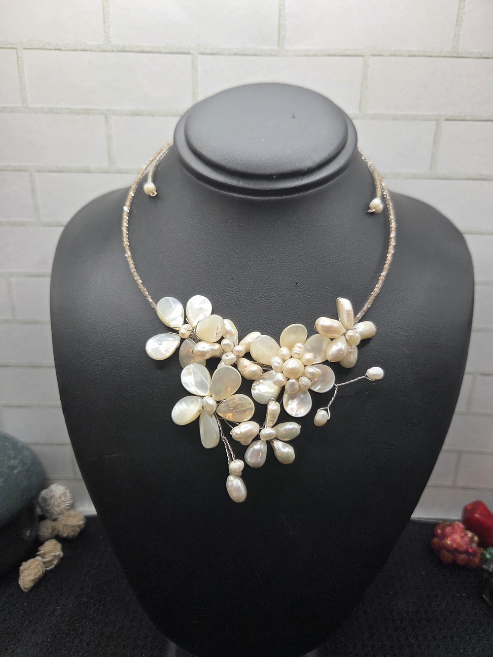 1460. Freshwater And Mother Of Pearl Adjustable Floral Necklace